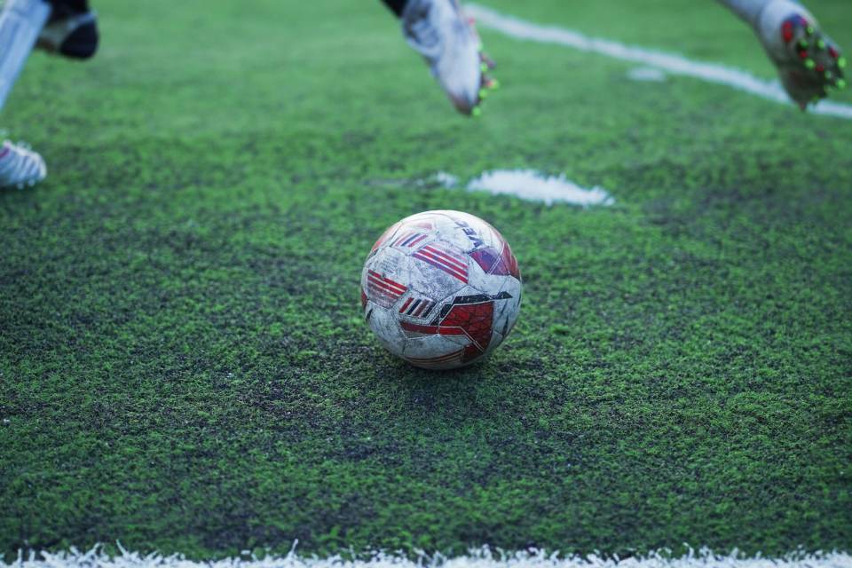2-2！欧冠德比战：11打10却在补时被逼平 12亿豪门5-4惊险晋级｜M6体育首页（配图示意）