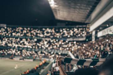 姆巴佩观战发Hala Madrid引争议，记者批其戏耍俱乐部｜M6体育（配图示意）